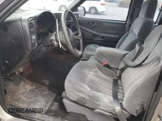 2001 Chevrolet S-10 LS with VIN 1GCCS19511K102618, listed as a Copart auction lot 42387565 with 201,606 mi miles and Salvage Title. Bid and sale history available at DreamBid. Image 7.