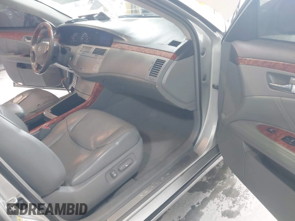 2007 Toyota Avalon XL z VIN 4T1BK36B87U210065, wystawiony jako IAAI lot #42301713 z przebiegiem 263 231 mil mil oraz . Historia ofert i sprzedaży dostępna na DreamBid. Obrazek 5.