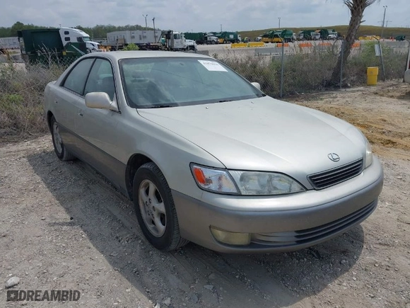 1998 Lexus ES 300 Luxury Sport Sdn with VIN JT8BF28G7W0089321, listed as a IAAI auction lot 41870650 with NaN miles. Bid and sale history available at carsss.com. Image 1.