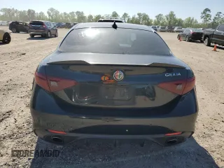2017 Alfa Romeo Giulia Ti z VIN ZARFAECN2H7550899, wystawiony jako Copart lot #51627825 z przebiegiem 110 489 mil mil oraz Szkody całkowita. Historia ofert i sprzedaży dostępna na DreamBid. Obrazek 6.