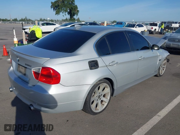 2007 BMW 3 Series 335i z VIN WBAVB73567PA88537, wystawiony jako IAAI lot #42097323 z przebiegiem 98 512 mil mil oraz . Historia ofert i sprzedaży dostępna na DreamBid. Obrazek 4.