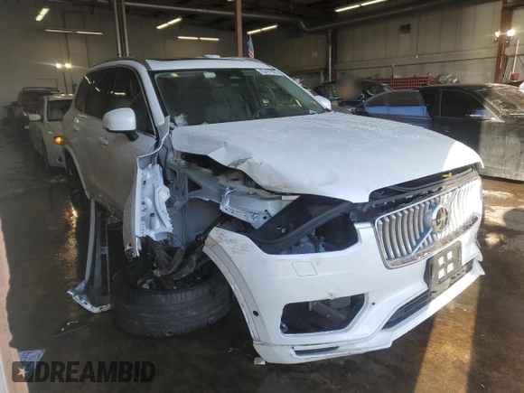 2023 Volvo XC90 Plus with VIN YV4062PN9P1985881, listed as a Copart auction lot 45497695 with 21,933 mi miles and Salvage Title. Bid and sale history available at carsss.com. Image 4.