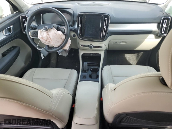 2021 Volvo XC40 Momentum z VIN YV4162UK5M2439826, wystawiony jako Copart lot #54480775 z przebiegiem 35 279 mil mil oraz Szkody całkowita. Historia ofert i sprzedaży dostępna na DreamBid. Obrazek 8.