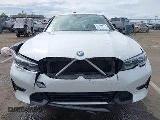 2021 BMW 3 Series 330i z VIN 3MW5R1J08M8C07261, wystawiony jako IAAI lot #41861814 z przebiegiem 87 426 mil mil oraz . Historia ofert i sprzedaży dostępna na DreamBid. Obrazek 12.