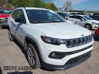 2024 Jeep Compass Latitude with VIN 3C4NJDBN1RT109571, listed as a IAAI auction lot 42014458 with 23,419 mi miles. Bid and sale history available at carsss.com. Image 1.
