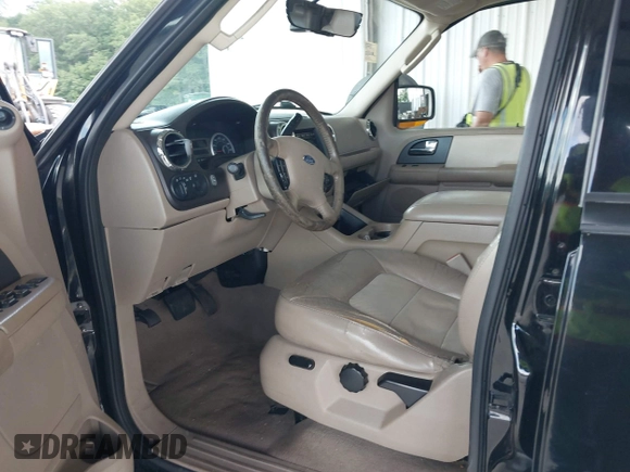 2006 Ford Expedition Eddie Bauer with VIN 1FMPU17506LA04143, listed as a IAAI auction lot 42506471 with 259,206 mi miles and . Bid and sale history available at DreamBid. Image 5.