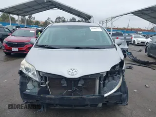 2011 Toyota Sienna LE AAS with VIN 5TDKK3DC0BS119675, listed as a IAAI auction lot 41809573 with 289,496 mi miles. Bid and sale history available at carsss.com. Image 13.