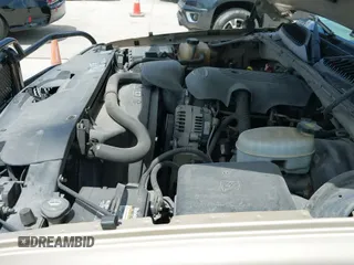 2004 Chevrolet Silverado 1500 LS z VIN 1GCEK19T24E185972, wystawiony jako IAAI lot #42702179 z przebiegiem 350 823 mil mil oraz . Historia ofert i sprzedaży dostępna na DreamBid. Obrazek 19.