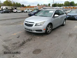 2014 Chevrolet Cruze 1LT z VIN 1G1PC5SB7E7249503, wystawiony jako IAAI lot #42005106 z przebiegiem 91 917 mil mil oraz . Historia ofert i sprzedaży dostępna na DreamBid. Obrazek 2.