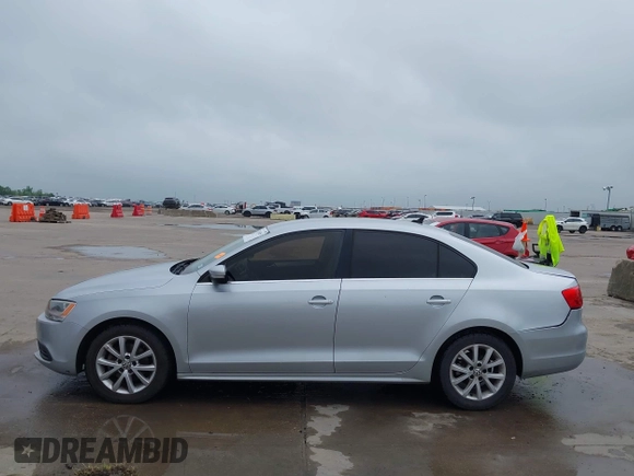 2013 Volkswagen Jetta SE with VIN 3VWDX7AJXDM373706, listed as a IAAI auction lot 42161655 with 202,471 mi miles and . Bid and sale history available at DreamBid. Image 14.