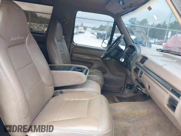 1995 Ford Bronco Custom with VIN 1FMEU15H2SLB87303, listed as a IAAI auction lot 41763857 with 1 mi miles. Bid and sale history available at carsss.com. Image 5.