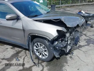 2019 Jeep Cherokee Latitude Plus with VIN 1C4PJLLB5KD184163, listed as a IAAI auction lot 41905051 with 247,574 mi miles. Bid and sale history available at carsss.com. Image 17.