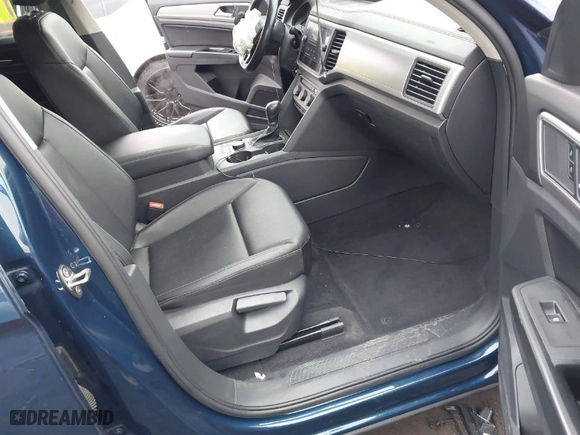 2018 Volkswagen Atlas 3.6L V6 SE with VIN 1V2KR2CA9JC569104, listed as a IAAI auction lot 41677640 with 53,360 mi miles. Bid and sale history available at carsss.com. Image 5.