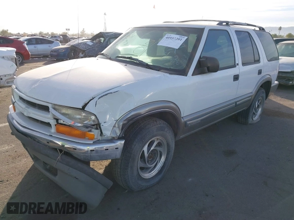 2000 Chevrolet Blazer LT z VIN 1GNDT13W6Y2383741, wystawiony jako IAAI lot #40957201 z przebiegiem 215 604 mil mil oraz . Historia ofert i sprzedaży dostępna na DreamBid. Obrazek 2.
