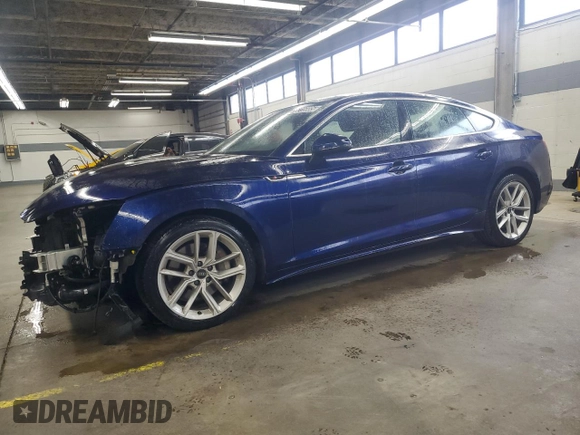 2023 Audi A5 Sportback S line Premium z VIN WAUDACF50PA054600, wystawiony jako Copart lot #56216885 z przebiegiem 23 802 mil mil oraz Szkoda całkowita • Salvage title. Historia ofert i sprzedaży dostępna na DreamBid. Obrazek 1.
