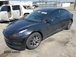 2023 Tesla Model 3 z VIN 5YJ3E1EA7PF694008, wystawiony jako Copart lot #51822425 z przebiegiem 17 818 mil mil oraz Szkoda całkowita • Salvage title. Historia ofert i sprzedaży dostępna na DreamBid. Obrazek 1.