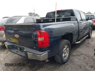2007 Chevrolet Silverado 1500 LT w/1LT with VIN 2GCEC19J471570418, listed as a IAAI auction lot 41511134 with 219,552 mi miles. Bid and sale history available at carsss.com. Image 4.