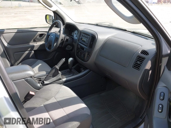 2006 Ford Escape XLS with VIN 1FMYU92Z46KD25072, listed as a IAAI auction lot 42132084 with 52,921 mi miles. Bid and sale history available at carsss.com. Image 5.