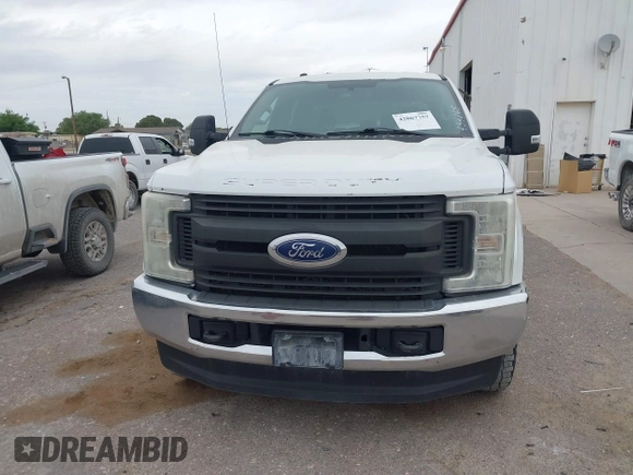 2017 Ford Super Duty F-250 SRW Lariat with VIN 1FT7W2BT7HEE48637, listed as a IAAI auction lot 42067757 with 200,831 mi miles. Bid and sale history available at carsss.com. Image 12.