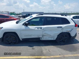 2016 Jeep Cherokee Sport with VIN 1C4PJLAB1GW336793, listed as a IAAI auction lot 42437118 with 8,424 mi miles and . Bid and sale history available at DreamBid. Image 15.
