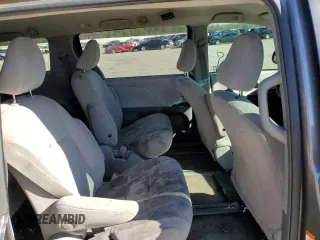 2017 Toyota Sienna L с VIN 5TDZZ3DC8HS899668, выставлен на аукционе Copart как лот 48944024 с пробегом 123 689 миль миль и Списание • Salvage title. История ставок и продаж доступна на DreamBid. Изображение 11.