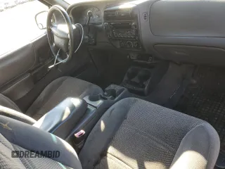 2000 Ford Ranger XLT z VIN 1FTZR15X7YTA02153, wystawiony jako Copart lot #45807525 z przebiegiem 146 536 mil mil oraz Nie do naprawy • Non repairable. Historia ofert i sprzedaży dostępna na DreamBid. Obrazek 8.