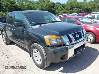 2008 Nissan Titan SE z VIN 1N6BA07D08N313205, wystawiony jako IAAI lot #42790513 z przebiegiem 154 131 mil mil oraz . Historia ofert i sprzedaży dostępna na DreamBid. Obrazek 1.