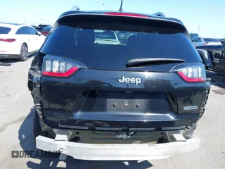 2019 Jeep Cherokee Latitude z VIN 1C4PJLCB6KD171468, wystawiony jako IAAI lot #41979097 z przebiegiem 101 991 mil mil oraz . Historia ofert i sprzedaży dostępna na DreamBid. Obrazek 17.