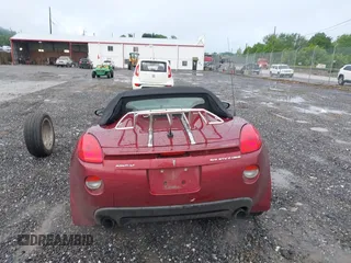 2009 Pontiac Solstice GXP z VIN 1G2MG35XX9Y102204, wystawiony jako IAAI lot #42255138 z przebiegiem 106 472 mil mil oraz . Historia ofert i sprzedaży dostępna na DreamBid. Obrazek 16.