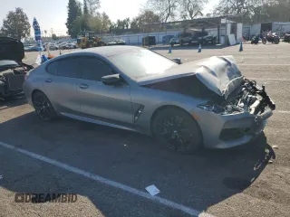 2023 BMW 8 Series M850i z VIN WBAGV8C0XPCK42813, wystawiony jako Copart lot #41823805 z przebiegiem Nie podano mil oraz Szkoda całkowita • Salvage title. Historia ofert i sprzedaży dostępna na DreamBid. Obrazek 4.