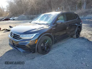 2023 Volkswagen Tiguan SE R-Line Black z VIN 3VV8B7AX8PM068332, wystawiony jako Copart lot #50772285 z przebiegiem 31 038 mil mil oraz Szkoda całkowita • Salvage title. Historia ofert i sprzedaży dostępna na DreamBid. Obrazek 1.