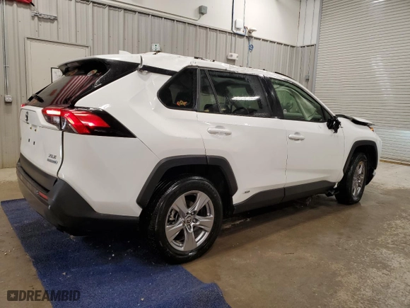 2022 Toyota RAV4 Hybrid XLE with VIN JTMRWRFV0ND140546, listed as a Copart auction lot 46053405 with 26,011 mi miles and Salvage Title. Bid and sale history available at carsss.com. Image 3.