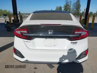2018 Honda Clarity Plug-In Hybrid Touring with VIN JHMZC5F38JC003207, listed as a IAAI auction lot 42057987 with 35,420 mi miles. Bid and sale history available at carsss.com. Image 17.