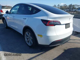2022 Tesla Model Y Long Range z VIN 7SAYGDEE8NF374636, wystawiony jako IAAI lot #41545669 z przebiegiem 41 965 mil mil oraz . Historia ofert i sprzedaży dostępna na DreamBid. Obrazek 3.