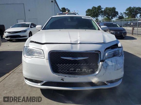 2017 Chrysler 300 Limited z VIN 2C3CCAAG6HH605609, wystawiony jako Copart lot #57677755 z przebiegiem 44 797 mil mil oraz Szkoda całkowita • Salvage title. Historia ofert i sprzedaży dostępna na DreamBid. Obrazek 5.