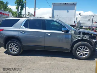 2019 Chevrolet Traverse LT Cloth with VIN 1GNEVGKW5KJ154242, listed as a IAAI auction lot 39713013 with 60,444 mi miles. Bid and sale history available at carsss.com. Image 14.