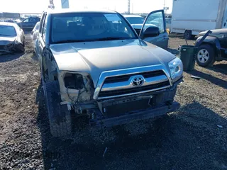 2006 Toyota 4Runner SR5 z VIN JTEBU14R660081036, wystawiony jako IAAI lot #41390193 z przebiegiem 242 999 mil mil oraz . Historia ofert i sprzedaży dostępna na DreamBid. Obrazek 6.