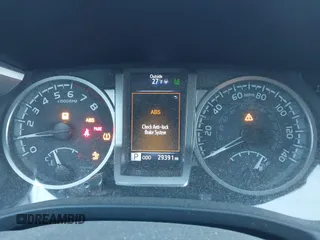 2020 Toyota Tacoma SR5 z VIN 3TMCZ5AN4LM364529, wystawiony jako IAAI lot #41267273 z przebiegiem 29 391 mil mil oraz . Historia ofert i sprzedaży dostępna na DreamBid. Obrazek 7.