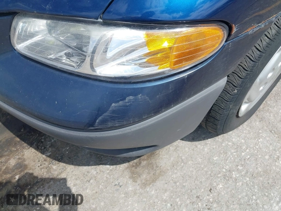 2000 Dodge Caravan SE with VIN 2B4GP45G3YR703761, listed as a IAAI auction lot 42106115 with 121,870 mi miles and . Bid and sale history available at carsss.com. Image 12.