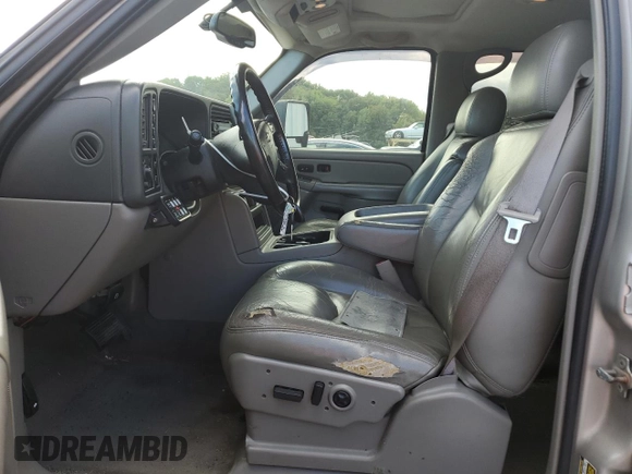 2005 Chevrolet Avalanche LS with VIN 3GNGK22G35G258778, listed as a Copart auction lot 73949614 with 151,928 mi miles and Salvage Title. Bid and sale history available at DreamBid. Image 7.