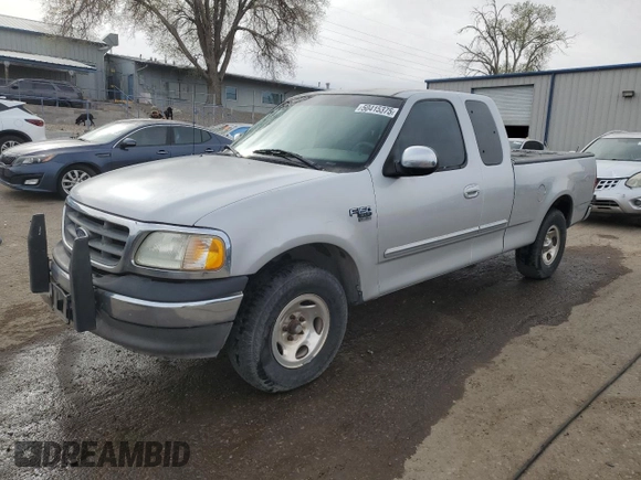 2002 Ford F-150 XL z VIN 1FTRX17W52NA62115, wystawiony jako Copart lot #50415375 z przebiegiem 145 361 mil mil oraz Szkoda całkowita • Salvage title. Historia ofert i sprzedaży dostępna na DreamBid. Obrazek 1.