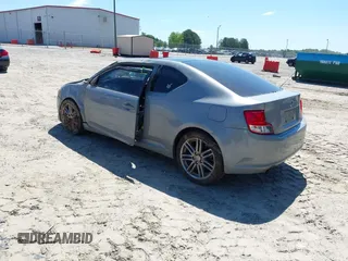 2012 Scion tC z VIN JTKJF5C70C3038591, wystawiony jako IAAI lot #42337910 z przebiegiem 191 646 mil mil oraz . Historia ofert i sprzedaży dostępna na DreamBid. Obrazek 3.