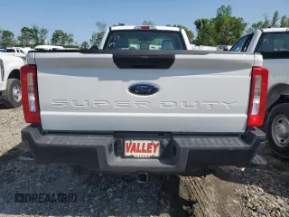 2024 Ford F-250 XL z VIN 1FTBF2BA3RED41577, wystawiony jako Copart lot #52189095 z przebiegiem Nie podano mil oraz Szkody całkowita. Historia ofert i sprzedaży dostępna na DreamBid. Obrazek 6.