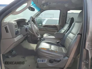 2004 Ford Excursion Eddie Bauer z VIN 1FMSU45P04EC92425, wystawiony jako Copart lot #59355215 z przebiegiem 2 284 375 mil mil oraz Czysty tytuł • Clean title. Historia ofert i sprzedaży dostępna na DreamBid. Obrazek 7.