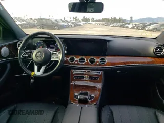 2019 Mercedes-Benz E-Class E 300 with VIN WDDZF4JB8KA642319, listed as a Copart auction lot 71752612 with 40,500 mi miles. Bid and sale history available at carsss.com. Image 8.