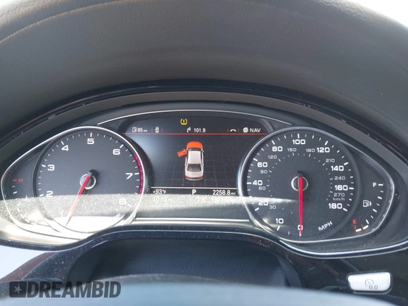 2015 Audi A8 3.0T z VIN WAU3GAFD6FN033635, wystawiony jako IAAI lot #42327204 z przebiegiem 87 167 mil mil oraz . Historia ofert i sprzedaży dostępna na DreamBid. Obrazek 7.