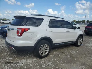 2017 Ford Explorer XLT with VIN 1FM5K7D82HGD49572, listed as a Copart auction lot 50813535 with 60,962 mi miles and Salvage Title. Bid and sale history available at DreamBid. Image 3.