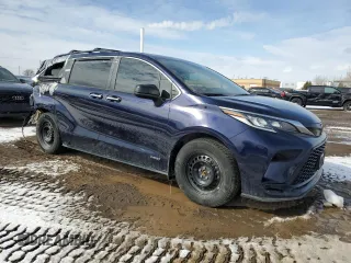 2021 Toyota Sienna XLE with VIN 5TDGSKFC8MS027648, listed as a Copart auction lot 47003455 with 49,361 mi miles and Salvage Title. Bid and sale history available at carsss.com. Image 4.