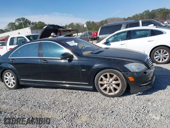 2012 Mercedes-Benz S 550 z VIN WDDNG7DB2CA465597, wystawiony jako IAAI lot #41693984 z przebiegiem 164 765 mil mil oraz . Historia ofert i sprzedaży dostępna na DreamBid. Obrazek 13.