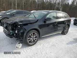 2017 Volvo V60 Cross Country with VIN YV440MWK7H1028527, listed as a Copart auction lot 86722024 with 0 mi miles and Salvage Title. Bid and sale history available at carsss.com. Image 1.